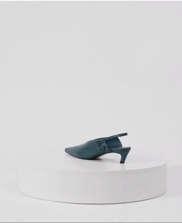 Leather slingback shoe